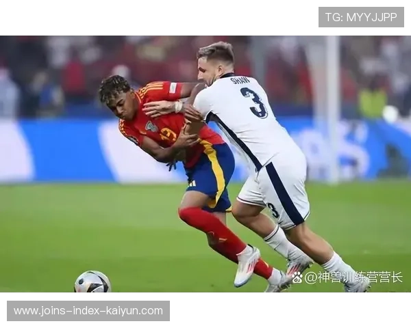 欧洲杯赛场上的经典技战术瞬间被反复回放，欧洲杯经典比赛视频