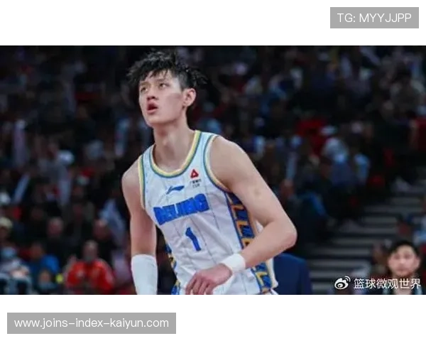 北京曾凡博三分连中，半场比分领先