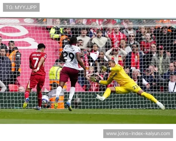 利物浦边路穿插配合制造前点冲顶头球得分