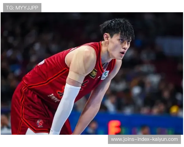 曾凡博训练画面炸裂：扣碎篮筐吓坏队友